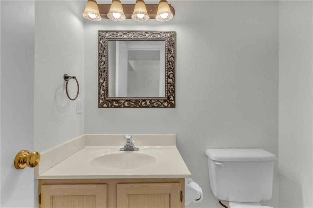 5913 NE Moonstone Drive — photo 11
