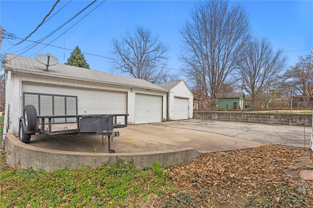 940 W 34th Street — photo 29