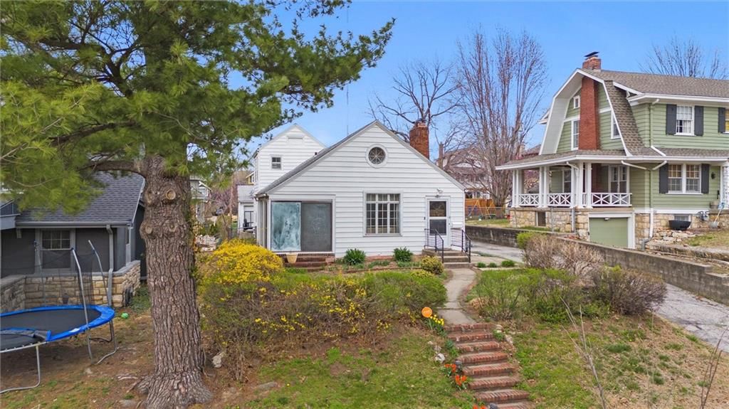 940 W 34th Street — photo 33