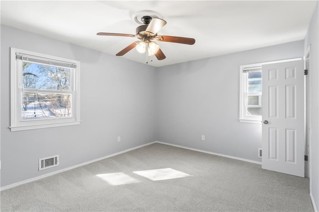 10705 Beacon Avenue — photo 12