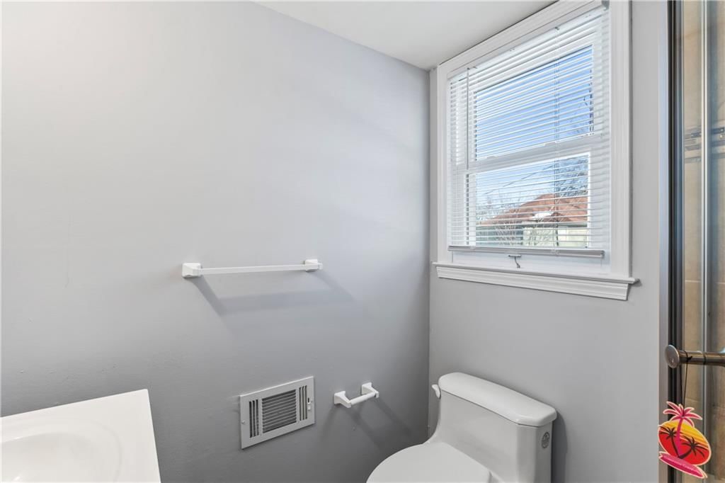 10705 Beacon Avenue — photo 26
