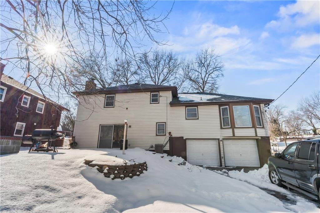10705 Beacon Avenue — photo 30
