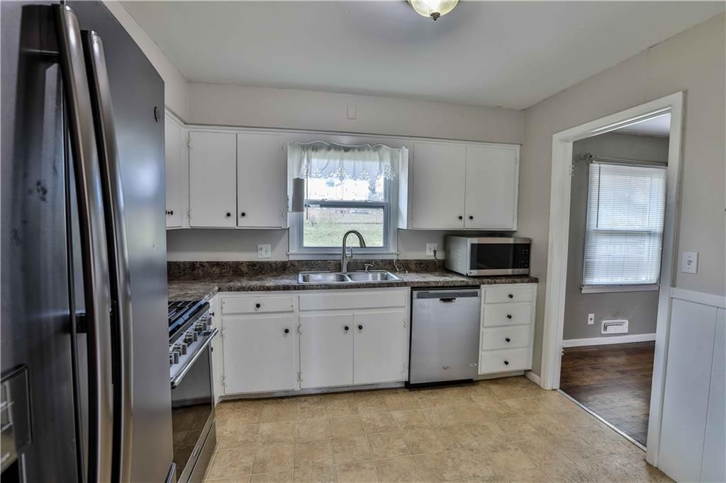 10200 TRACY Avenue — photo 8