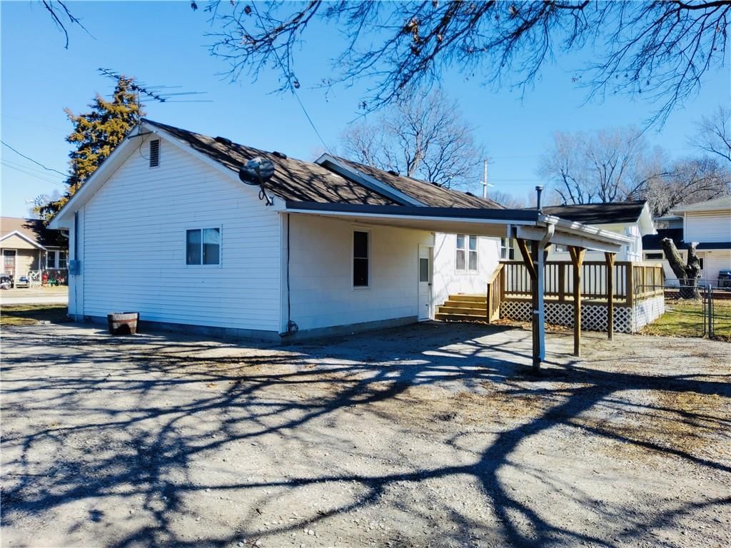 206 E Elm Street — photo 2