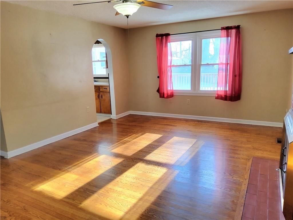 206 E Elm Street — photo 3