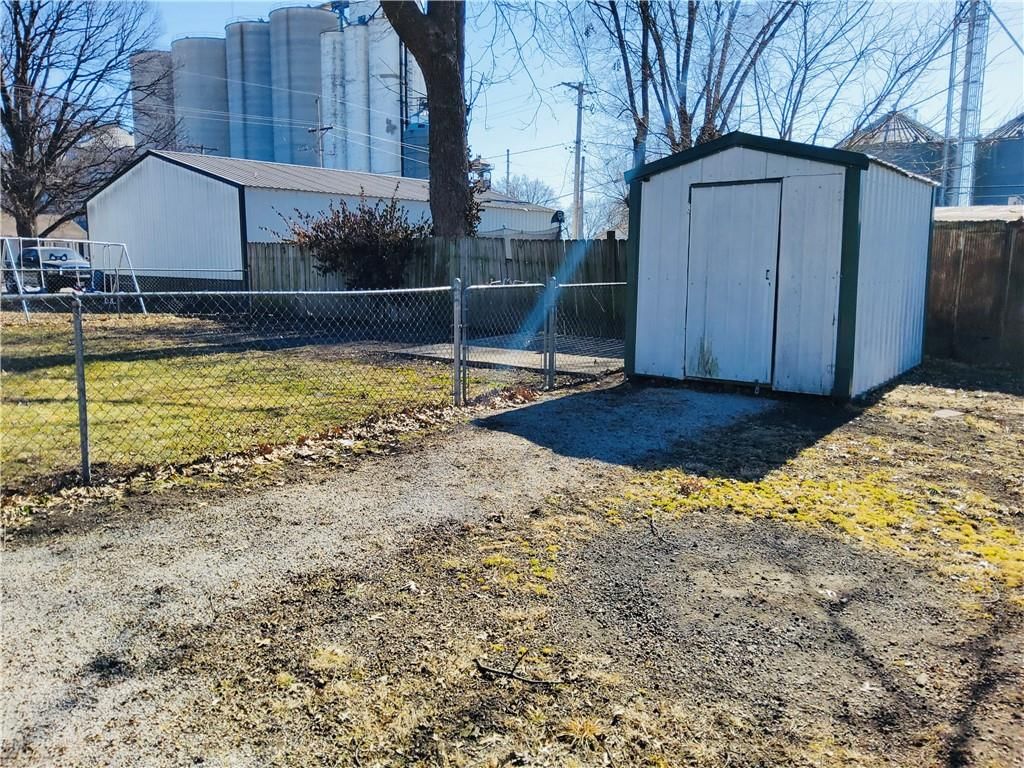 206 E Elm Street — photo 42