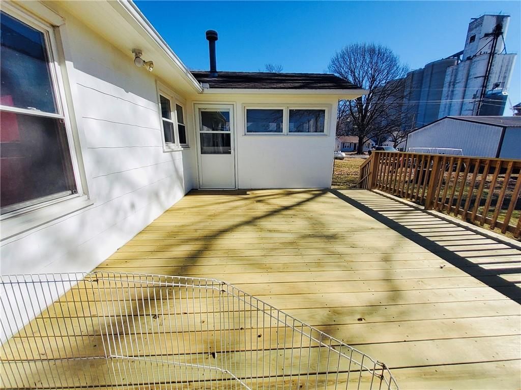 206 E Elm Street — photo 43