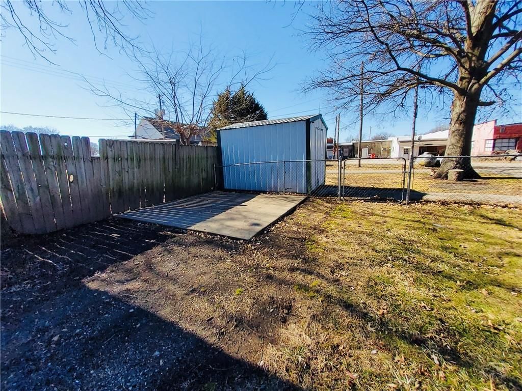 206 E Elm Street — photo 46