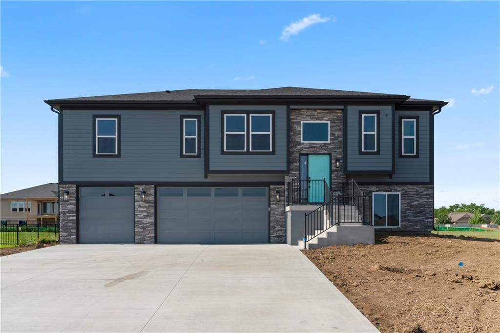 813 W Rader Street, Lone Jack, MO