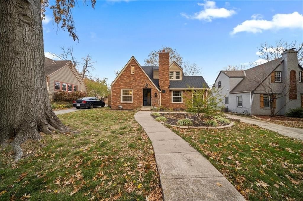 7611 OAK Street, Kansas City, MO