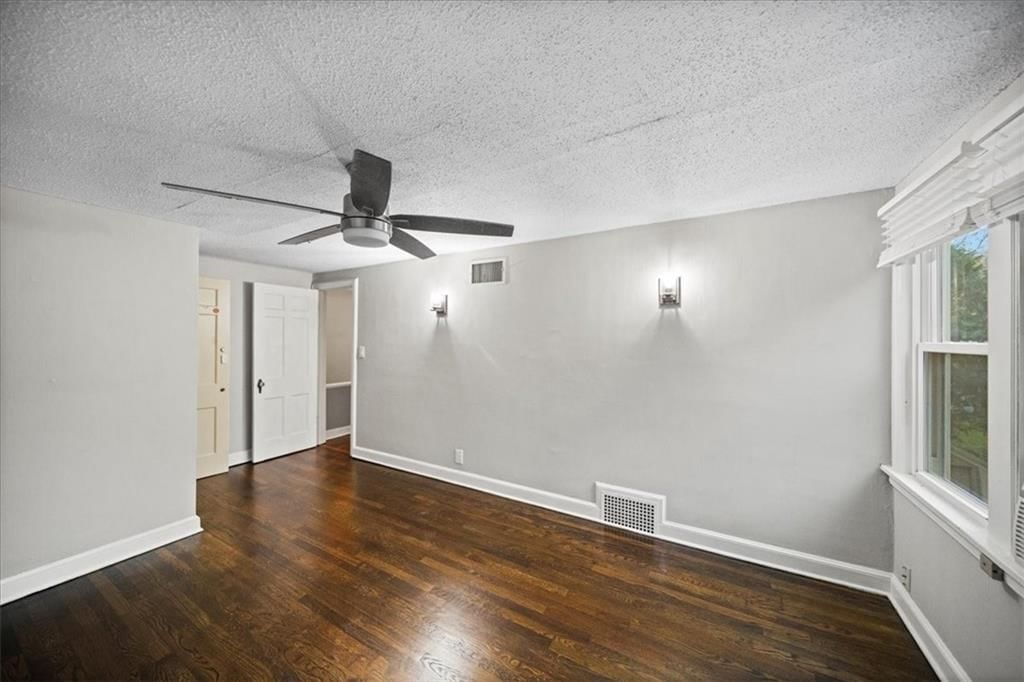 7611 OAK Street — photo 22