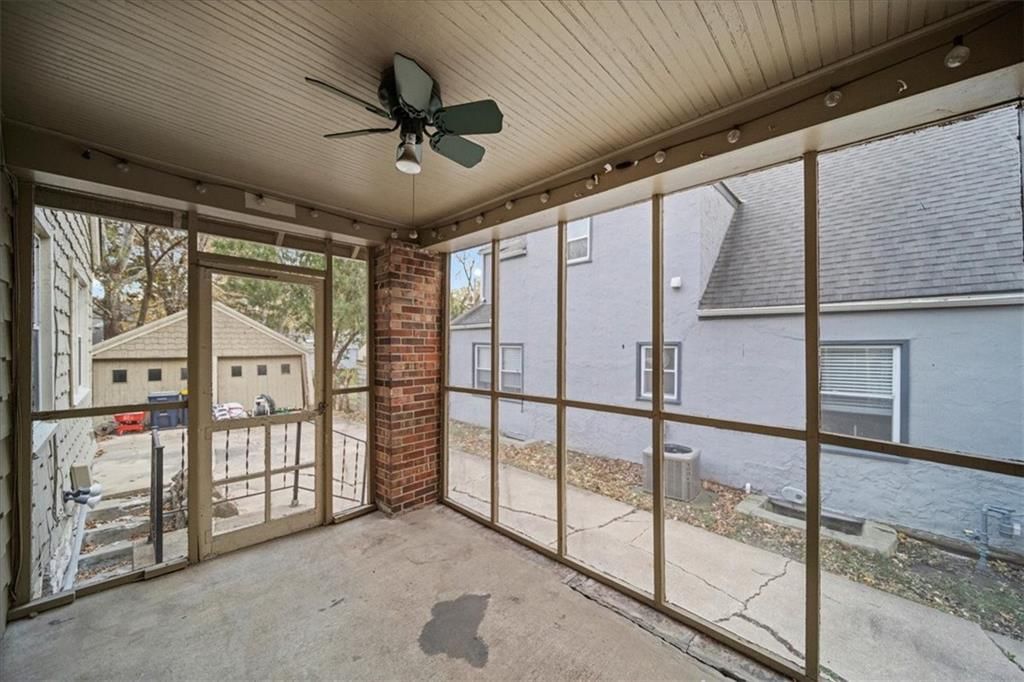 7611 OAK Street — photo 28