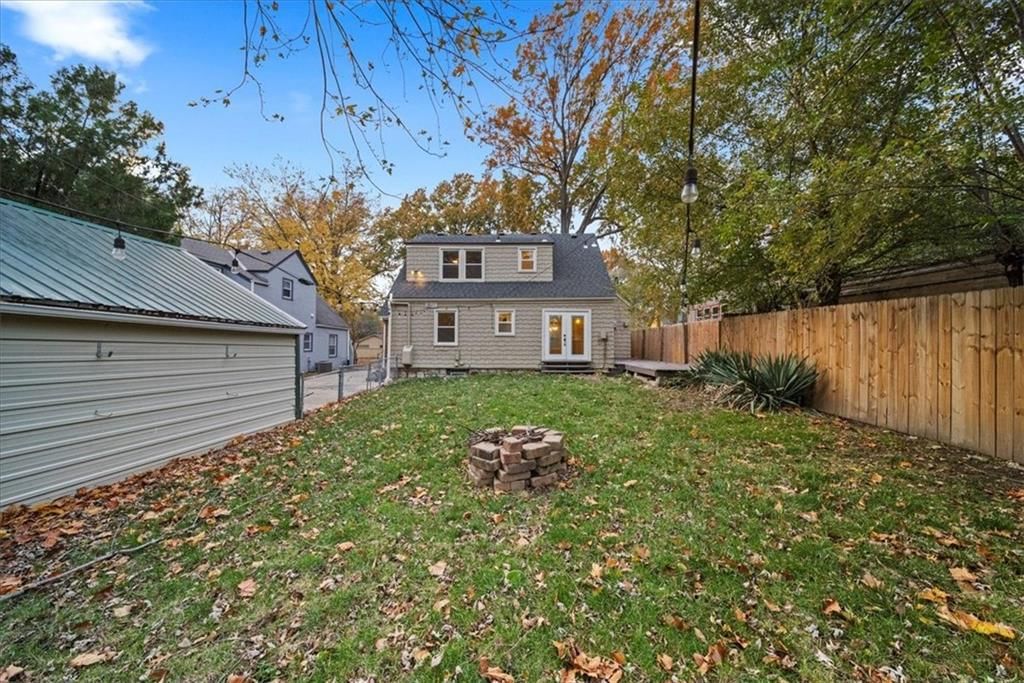 7611 OAK Street — photo 32