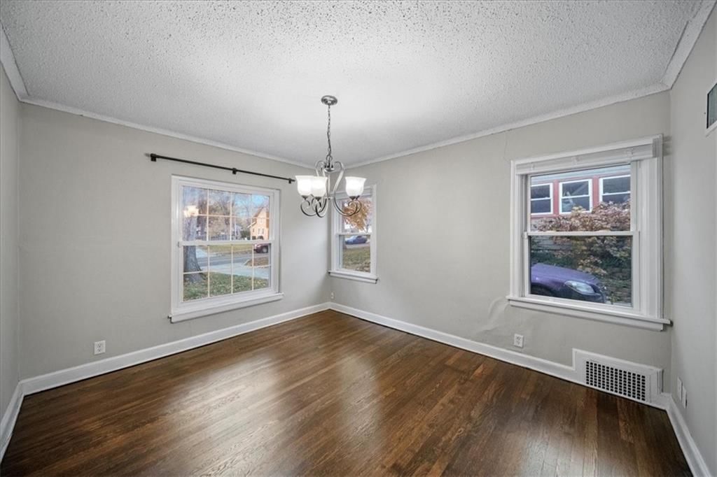 7611 OAK Street — photo 9