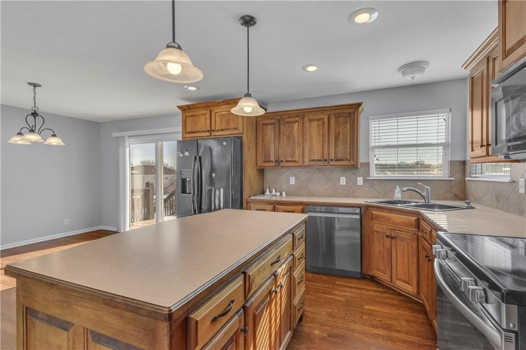 207 NW Willow CT N/A — photo 8