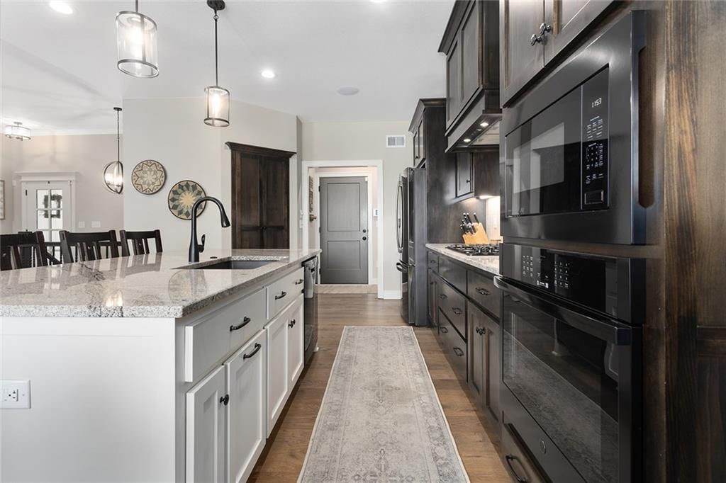 818 NW Hickory Ridge Drive — photo 13