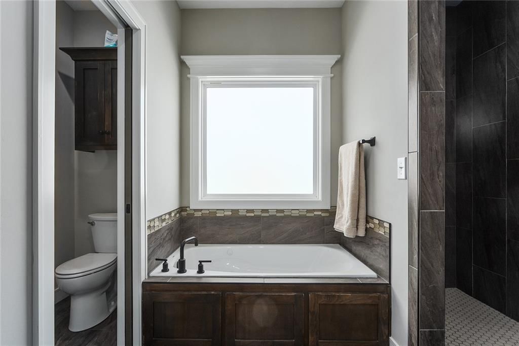 818 NW Hickory Ridge Drive — photo 24