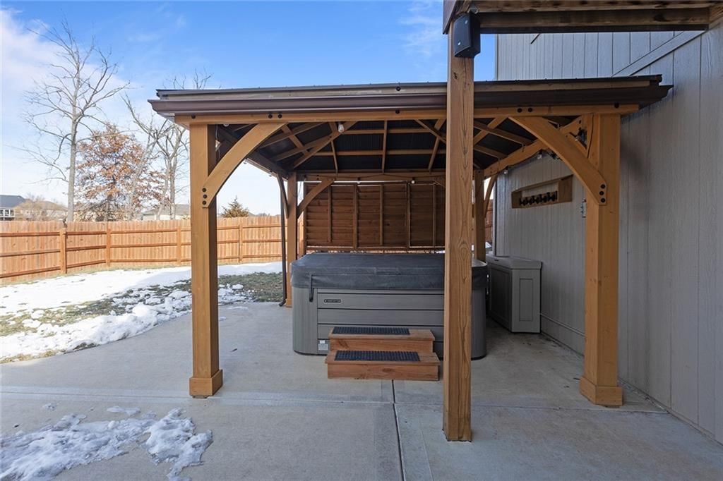 818 NW Hickory Ridge Drive — photo 45