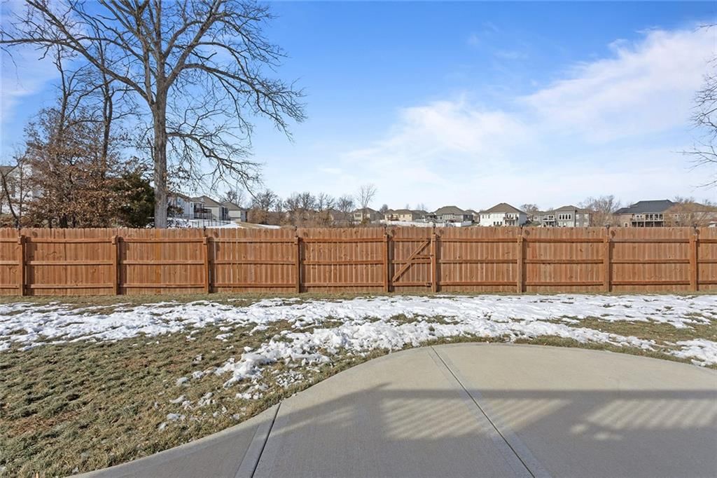 818 NW Hickory Ridge Drive — photo 46