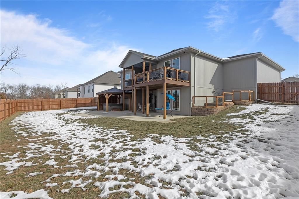 818 NW Hickory Ridge Drive — photo 47