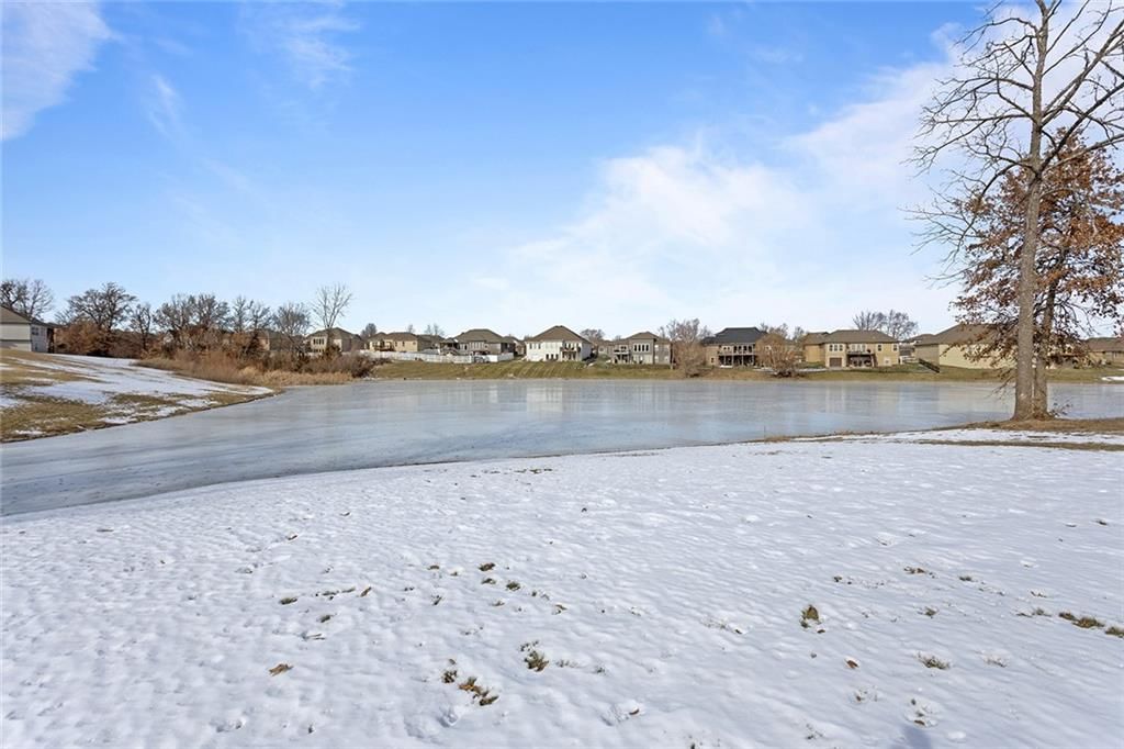 818 NW Hickory Ridge Drive — photo 49