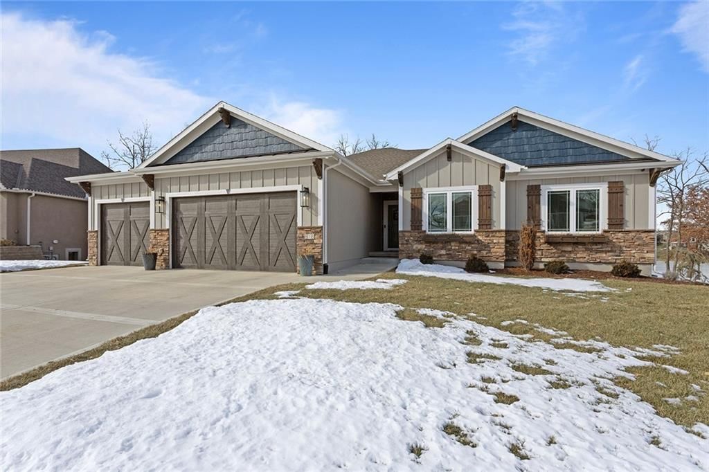 818 NW Hickory Ridge Drive — photo 53