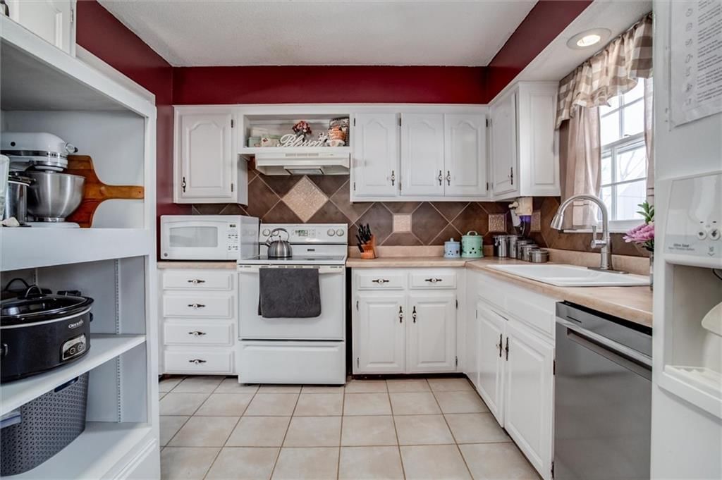 15233 S Locust Street — photo 10