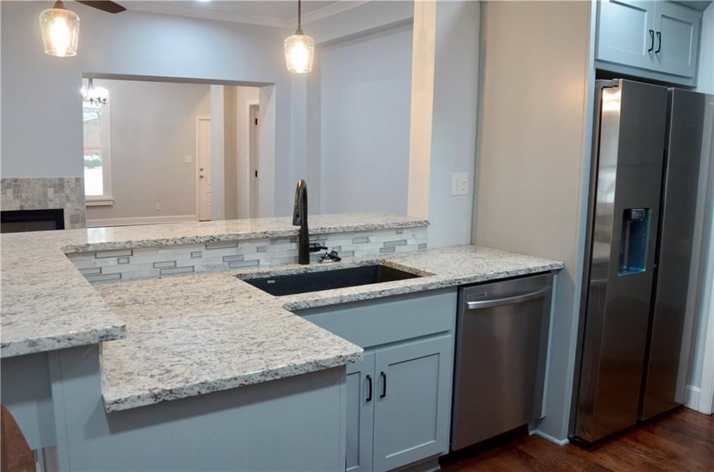 111 E 6th Street — photo 13
