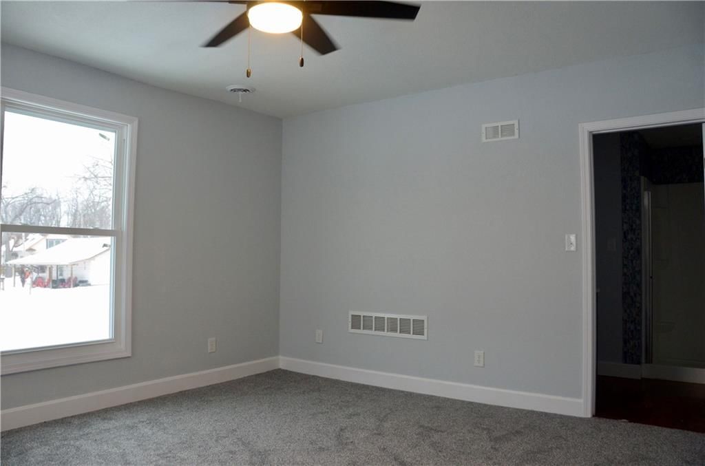 111 E 6th Street — photo 24