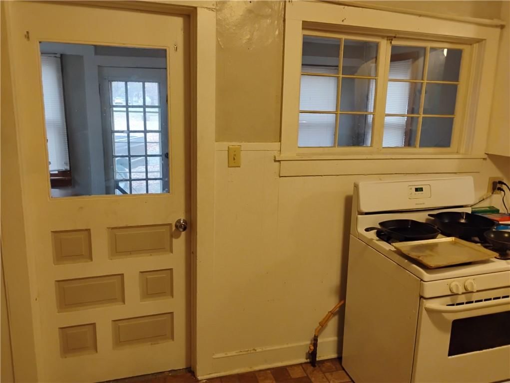 502 S SUMMIT Street — photo 8
