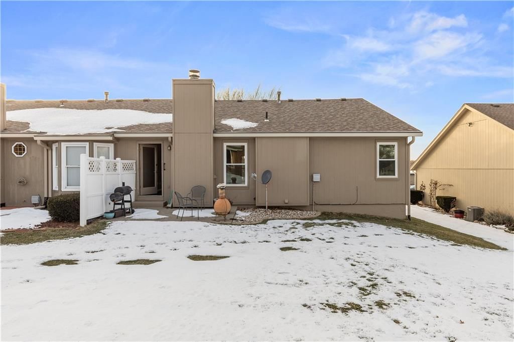 225 SE Ridgeview Drive — photo 17