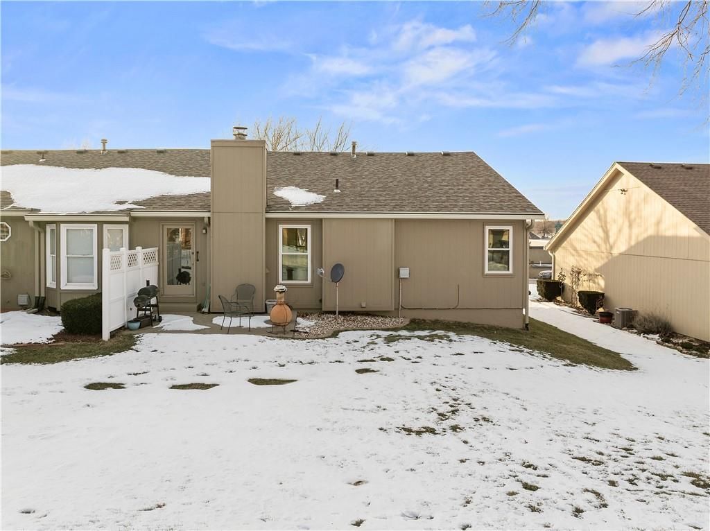 225 SE Ridgeview Drive — photo 28
