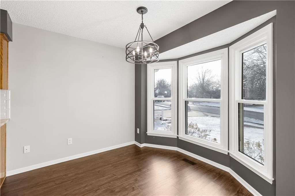 225 SE Ridgeview Drive — photo 5