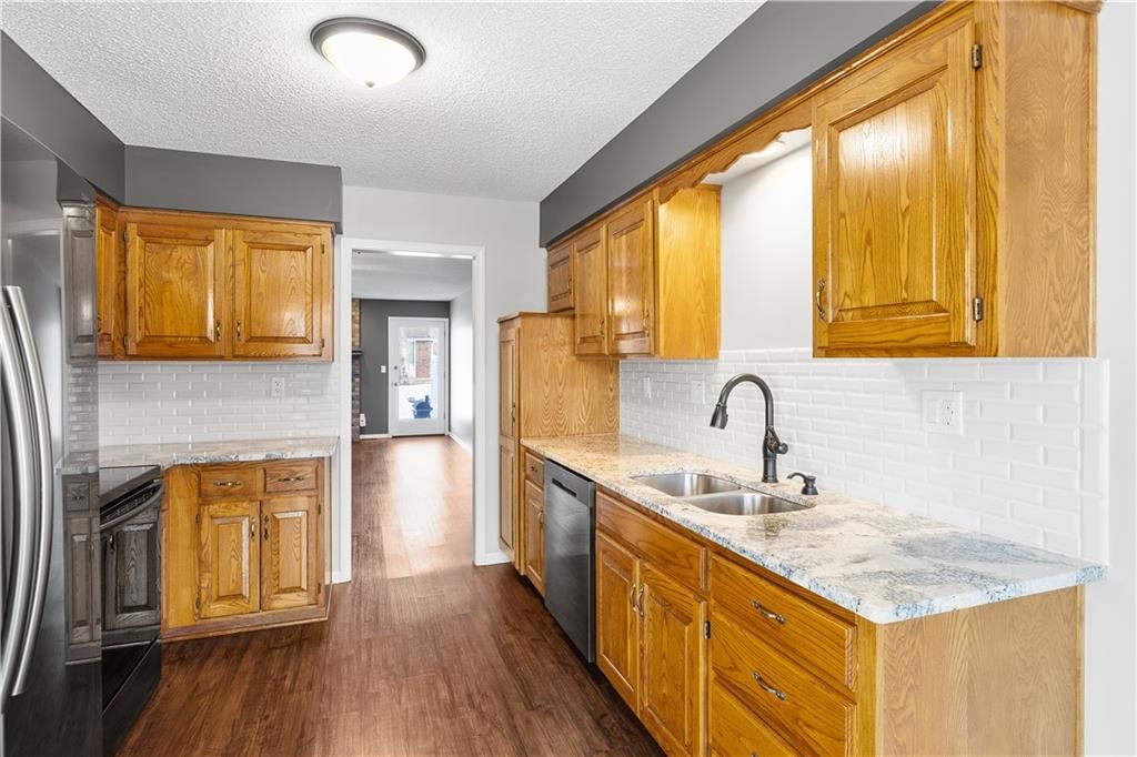 225 SE Ridgeview Drive — photo 8