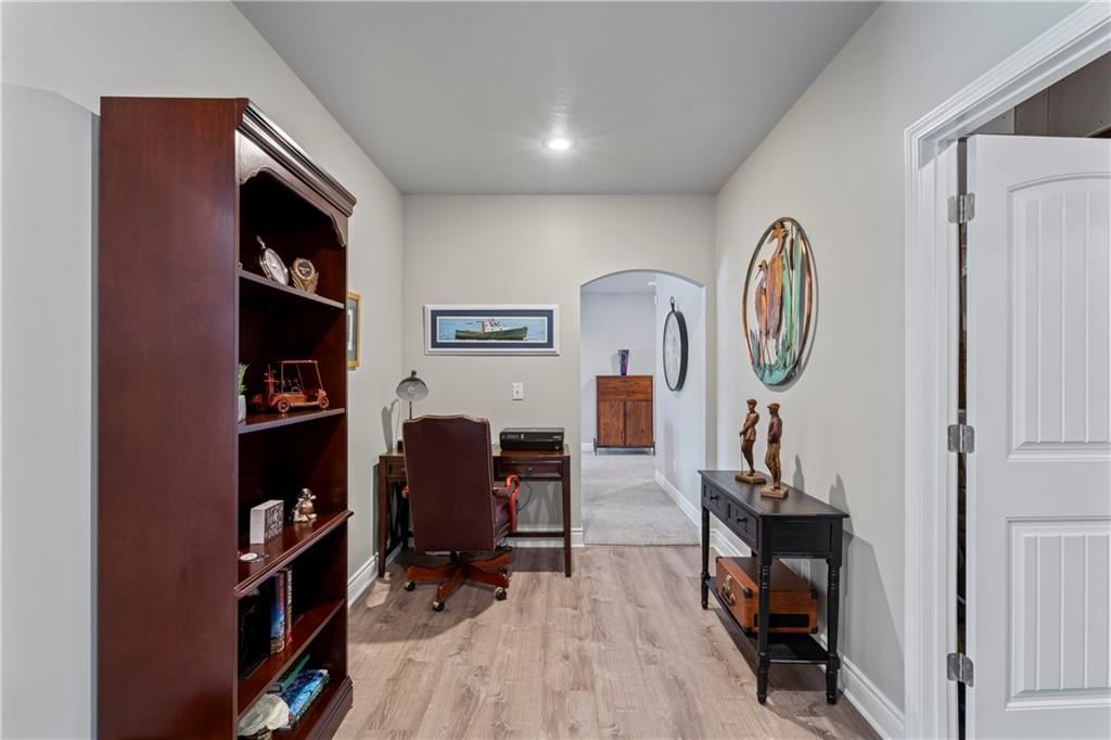2404 NW Peekaboo Court — photo 31