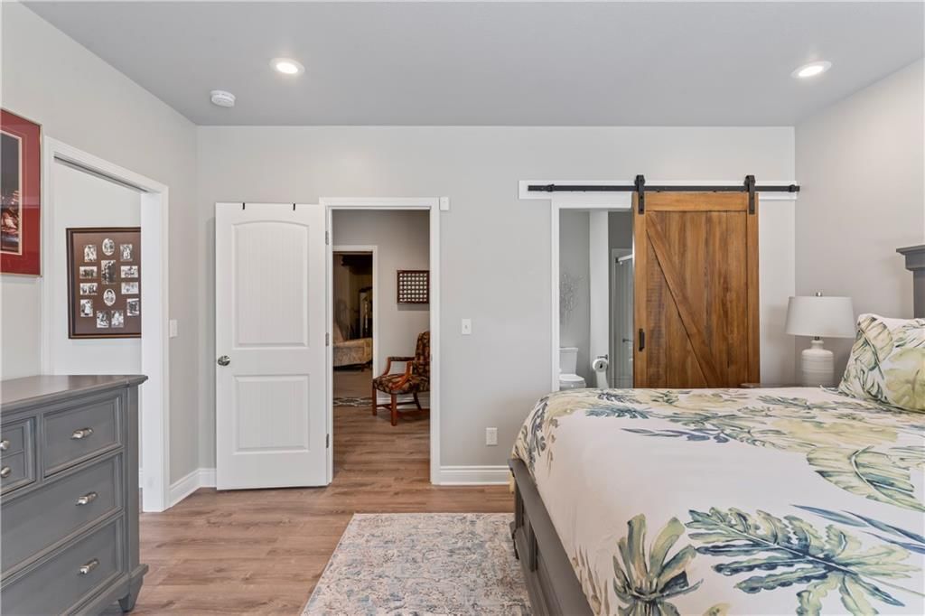 2404 NW Peekaboo Court — photo 36