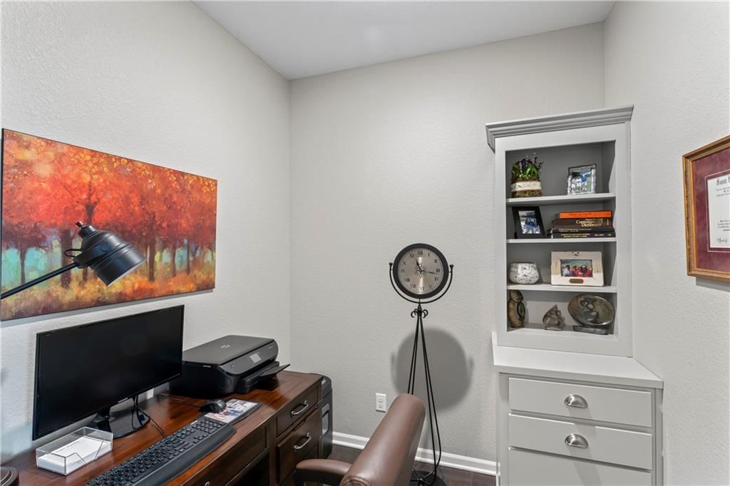 2404 NW Peekaboo Court — photo 9