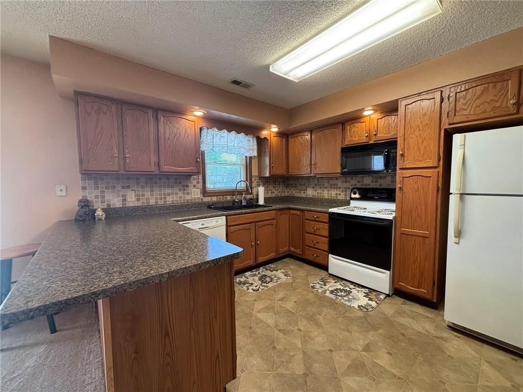4241 Douglas Street — photo 12