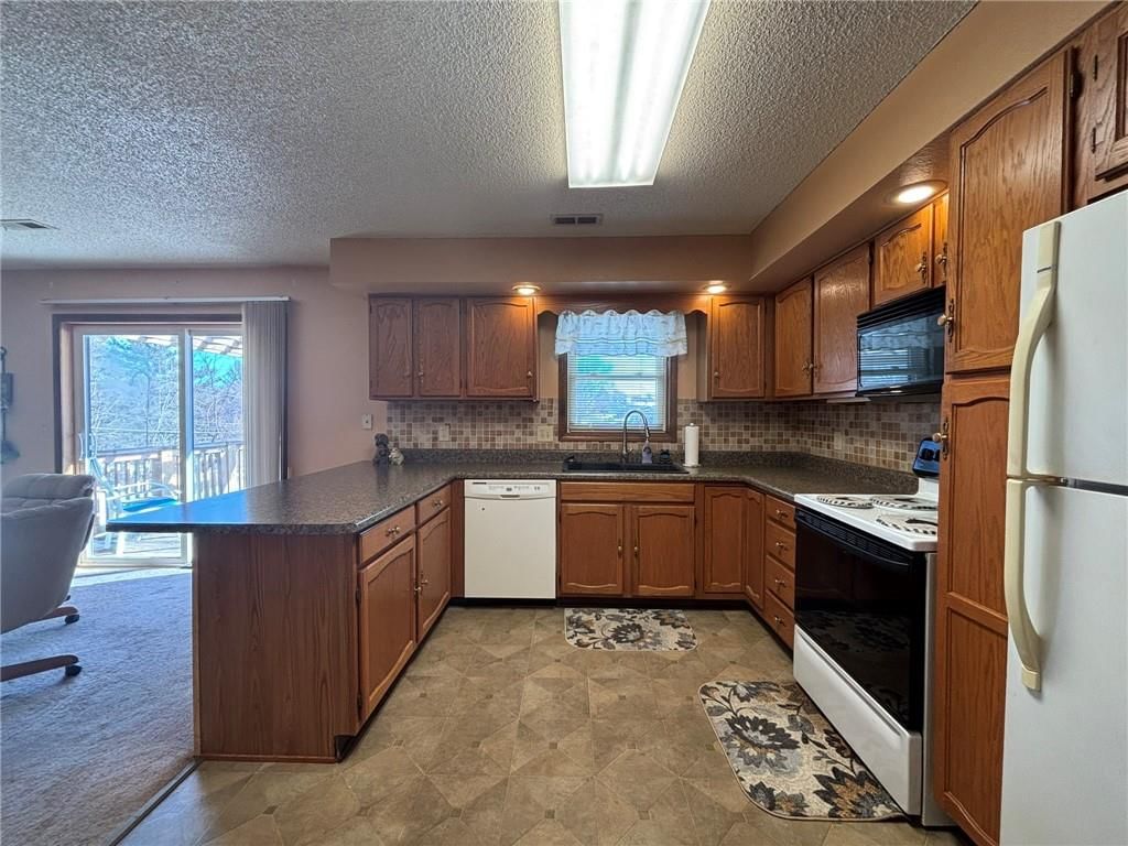4241 Douglas Street — photo 13