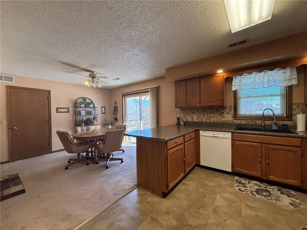4241 Douglas Street — photo 14