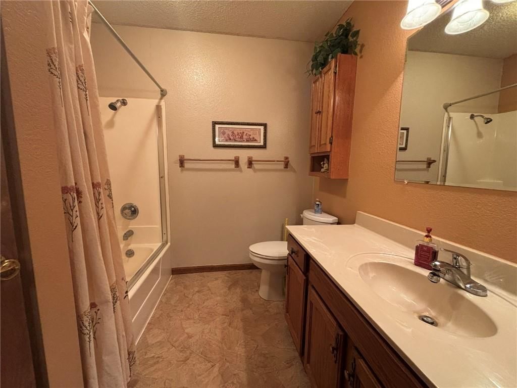 4241 Douglas Street — photo 20