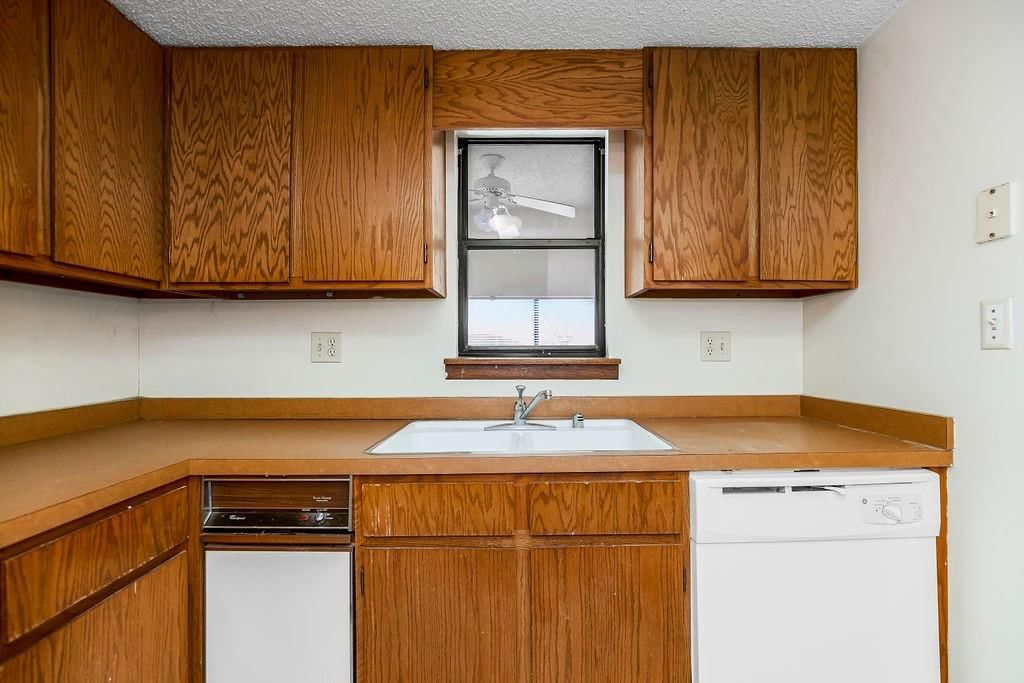 1435 Westbrooke Street — photo 7
