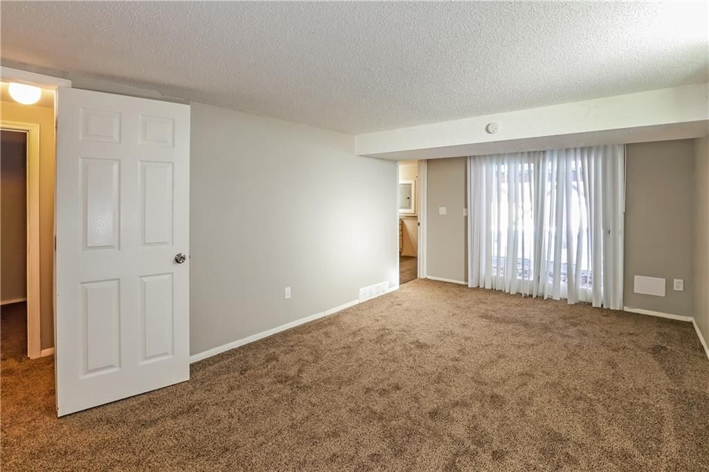4837 N Wallace Avenue — photo 10