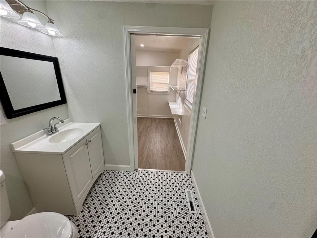 2740 Park Avenue — photo 35