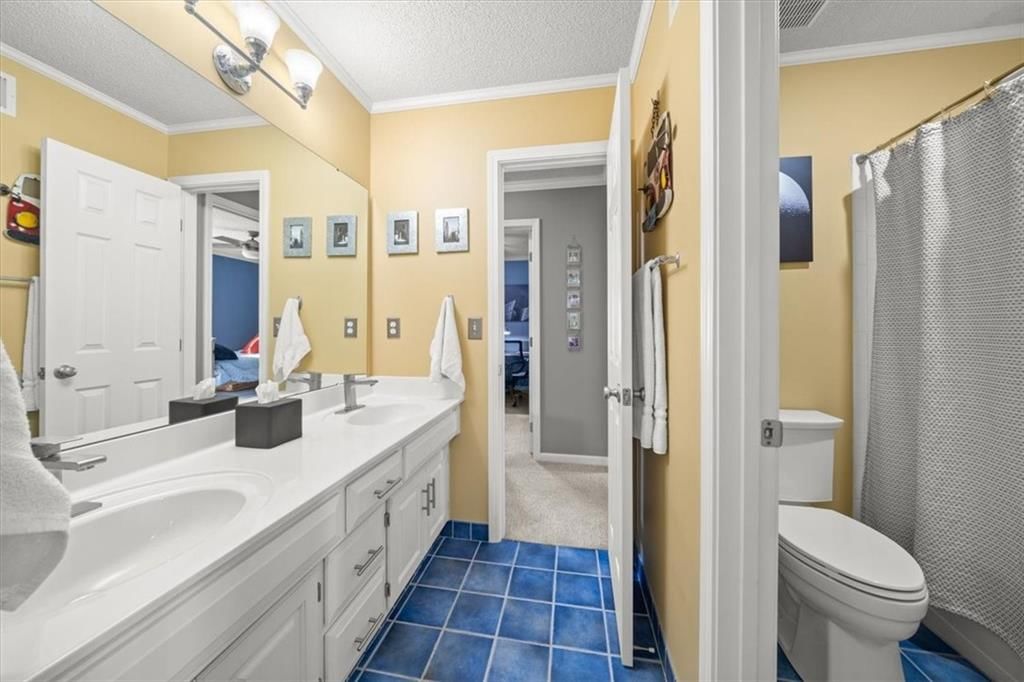 5302 Hallet Street — photo 18