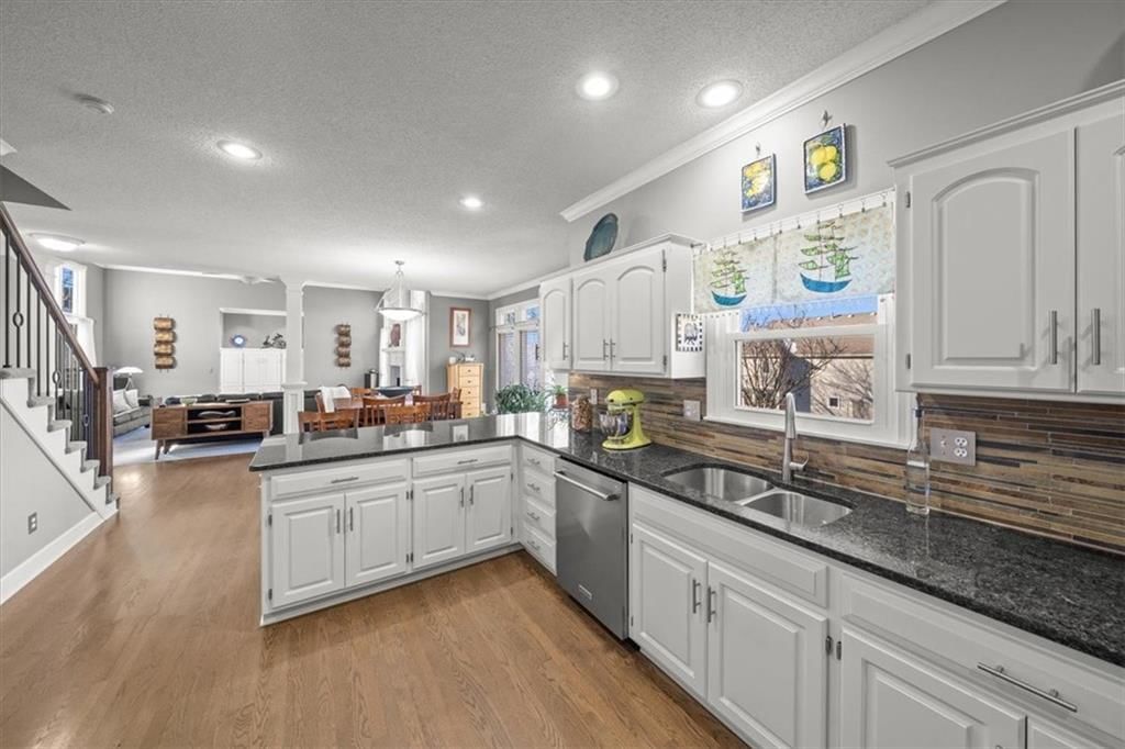 5302 Hallet Street — photo 6