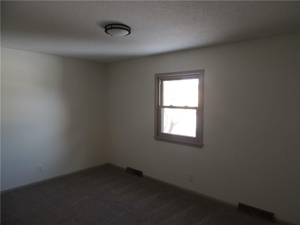 205 NE Hearnes Avenue — photo 11