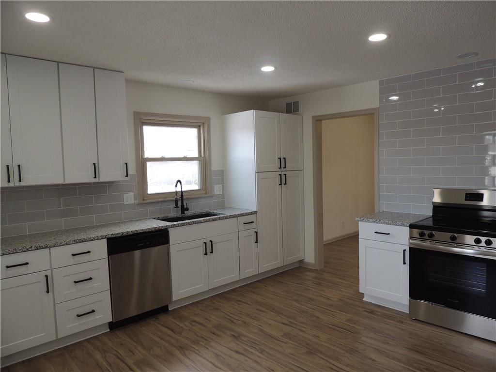 205 NE Hearnes Avenue — photo 24