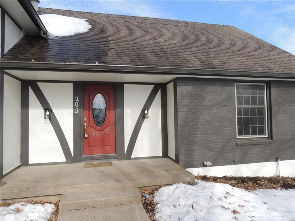 205 NE Hearnes Avenue — photo 26