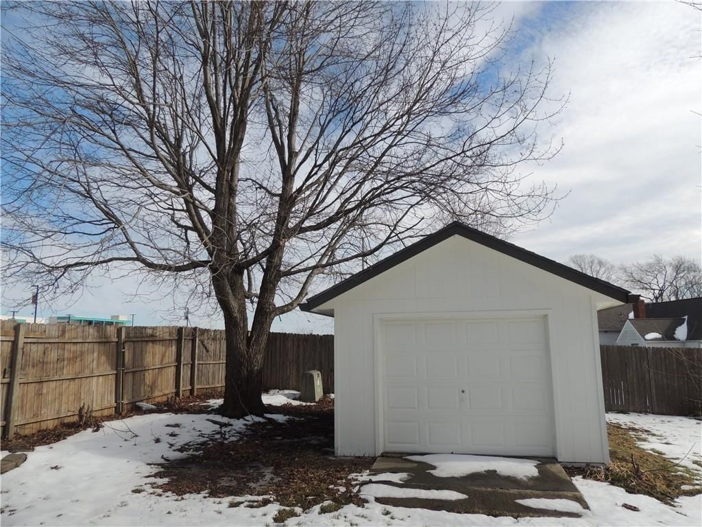 205 NE Hearnes Avenue — photo 28